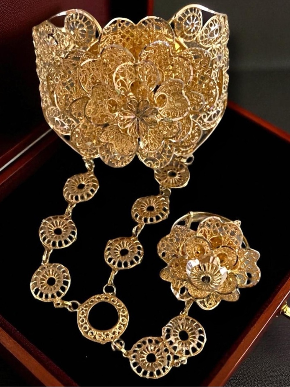 Elegant Solid 21K 916 Yellow Gold Fancy Floral PANJA Hand Bracelet BEAUTY!!